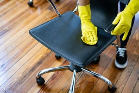 Khử mùi ghế xoay văn phòng