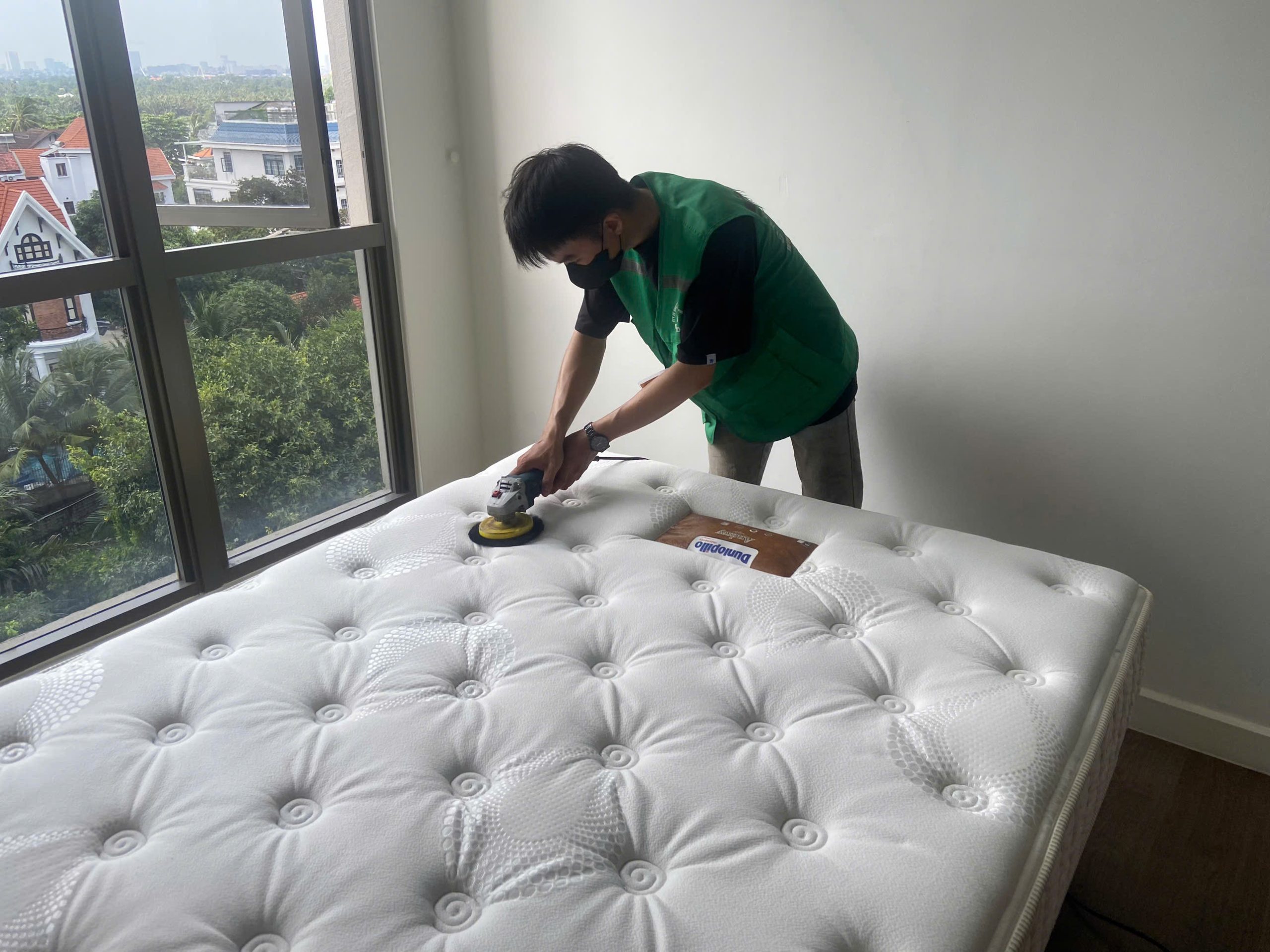 Mùi hôi, ẩm mốc dai dẳng - Dấu hiệu cho thấy bạn cận thay nệm