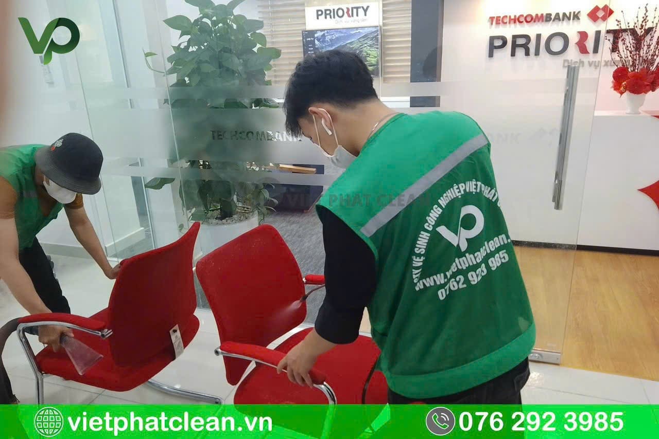 Nên chọn đơn vị có đội ngũ nhân viên được đào tạo bài bản