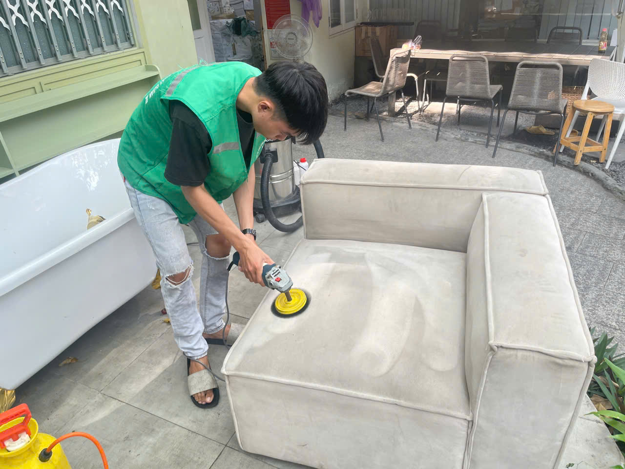 Tầm quan trọng của việc giặt sofa định kỳ