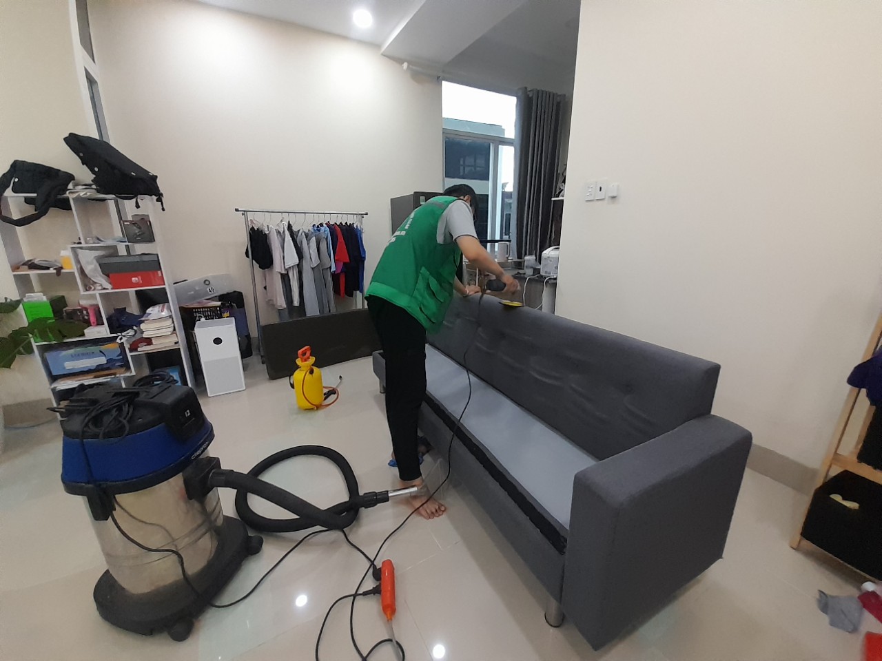Vì sao nên chọn dịch vụ giặt sofa phường Phú Định của Việt Phát Clean?