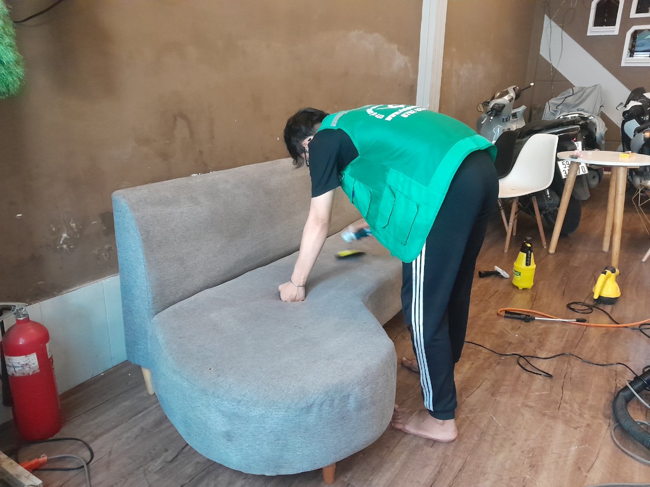 Giặt Sofa Phường Phú Định Sạch Sâu 99%- Lấy Lại Vẻ Đẹp Sofa Nhà Bạn