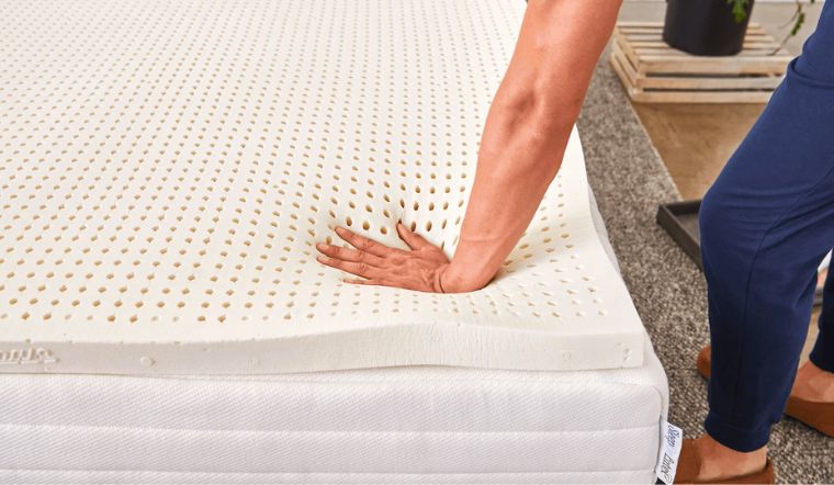 Nệm bị lún là dấu hiệu nệm cần được vệ sinh