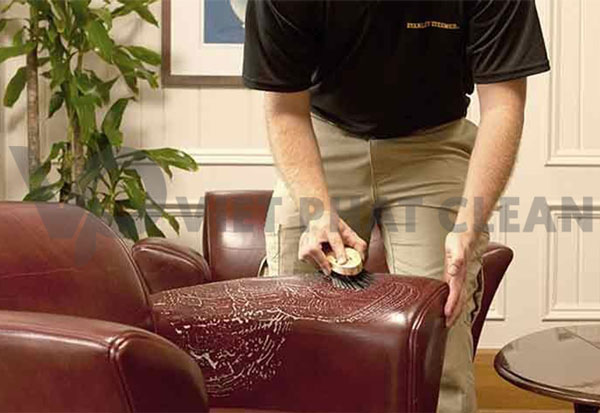 Tại sao nên vệ sinh sofa da thường xuyên